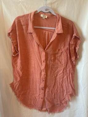 Umgee Short Sleeve Mineral Wash Linen Blend Button Down Shirt with Raw Hem